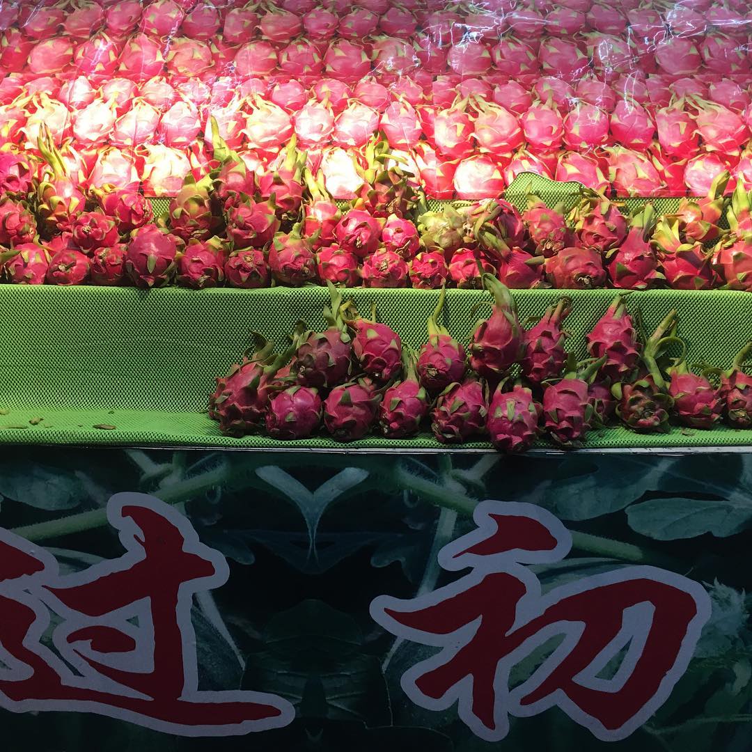 Dragonfruit on shelves