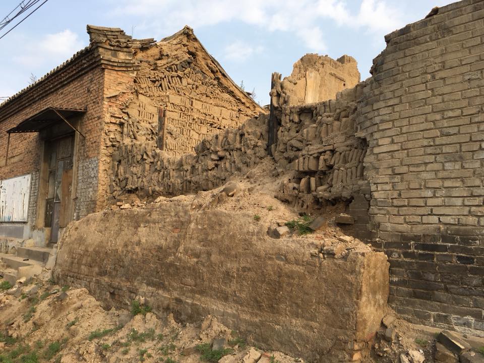Datong Old City: the old city is being demolished for the recreation of the old city. (The film “The Chinese Mayor” chronicles the building of the City Wall as well as the evictions, relocation, demolition, cultural construction plans of the inner city.)